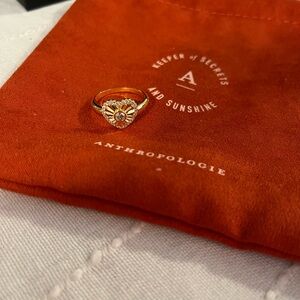 New Anthropologie gold tone heart crystal ring size 7 seven